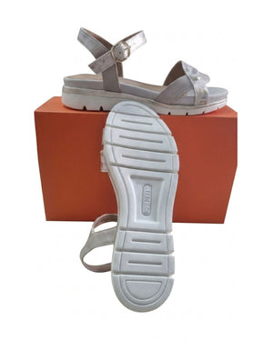 Sandali Donna Impronte in Pelle e Dettagli Laminati – Comfort e Stile Estivo